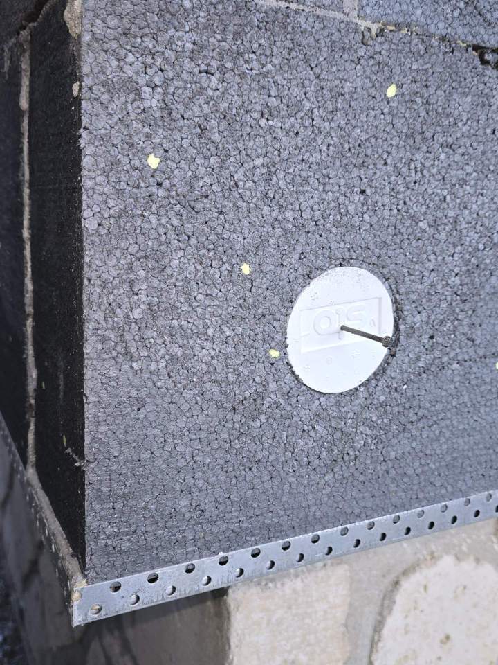 Fix Zyrillo pour fixation des descentes pluviales